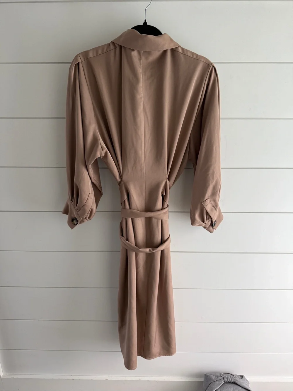 Modern Citizen Taupe Tie-Waist Midi Shirt Dress, Size Medium - Picture 3 of 7